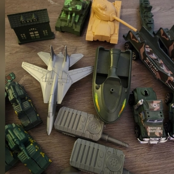 Assorted Military Trucks & Other Toys Lot - Picture 3 of 4